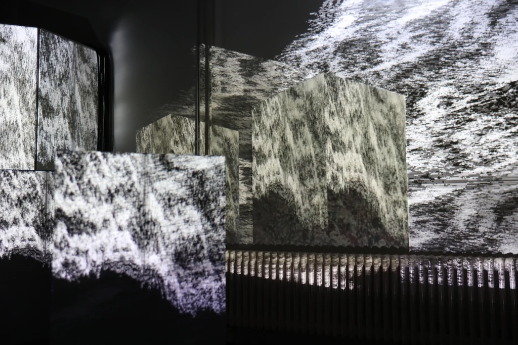 dissolving screens (2022)